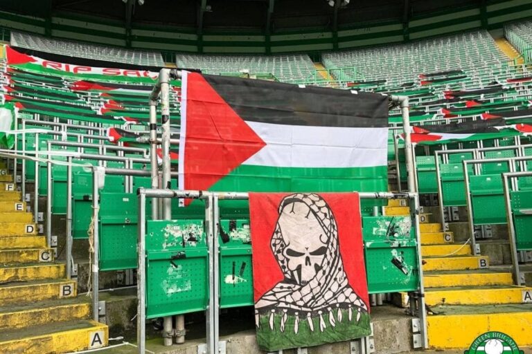 Il Celtic fa rimuovere le bandiere della Palestina messe dai tifosi