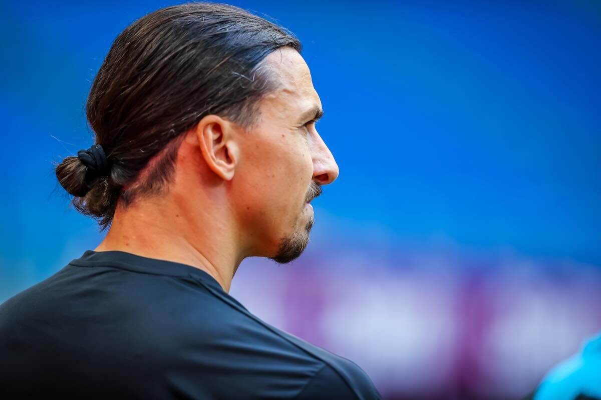 Zlatan Ibrahimovic girato di spalle