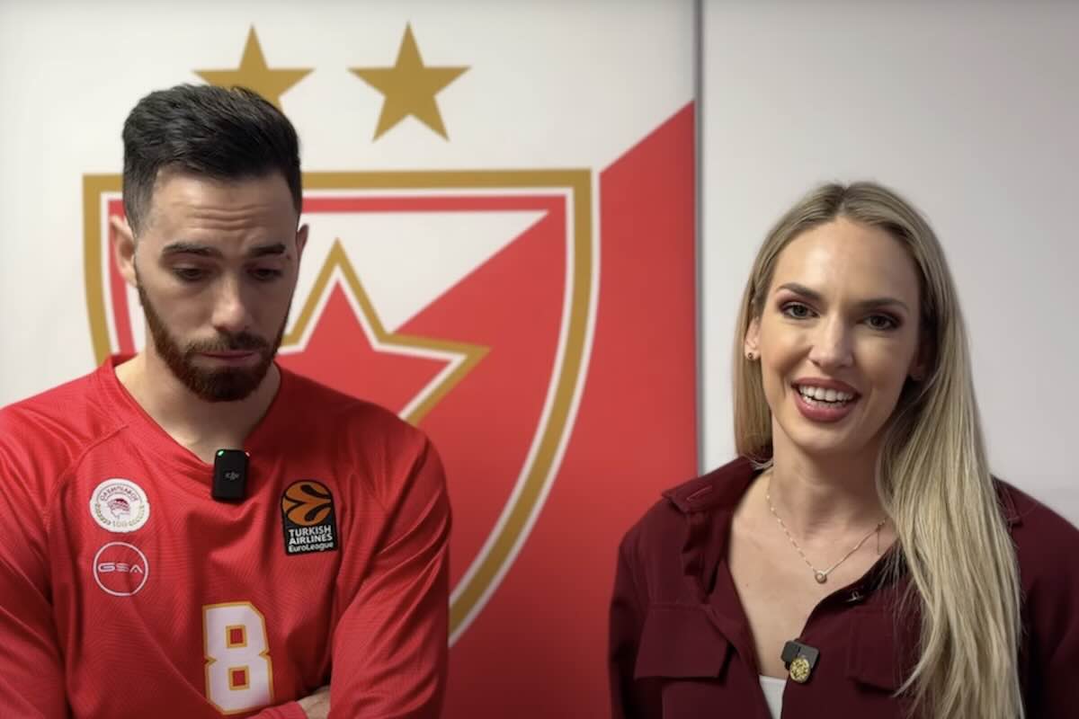 Luca Vildoza con una giornalista