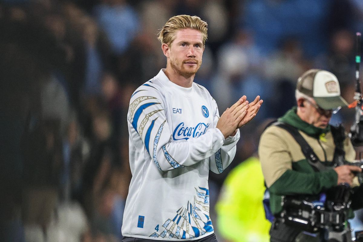 Kevin De Bruyne applaude