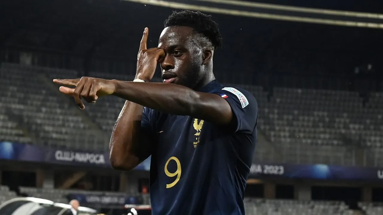 Arnaud Kalimuendo interessa alla Roma, Ghisolfi è pronto al colpo.