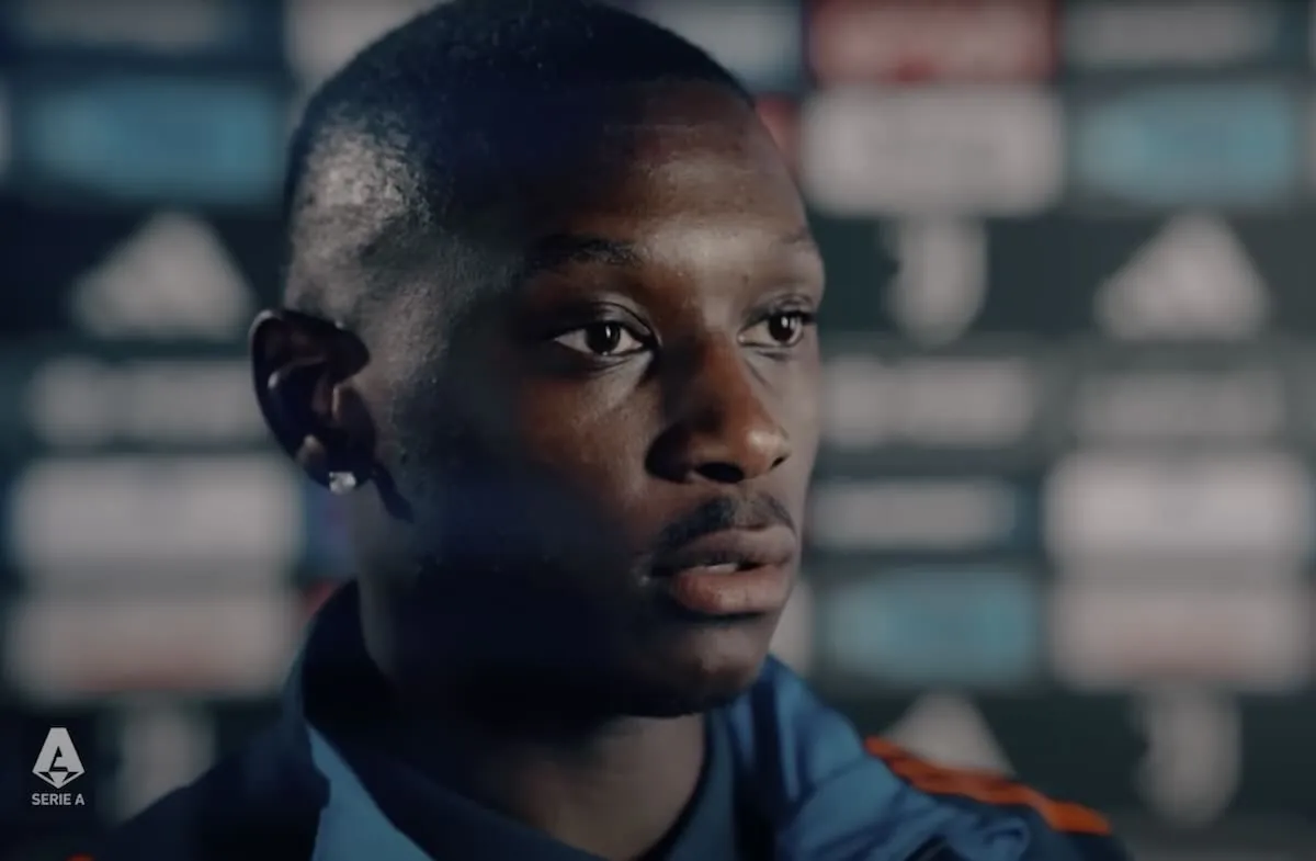 Kolo Muani durante una intervista