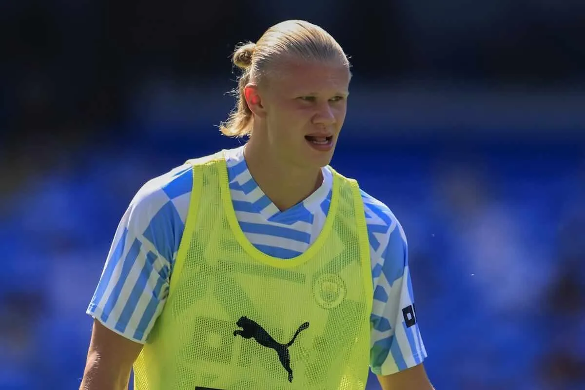 Haaland durante il riscaldamento