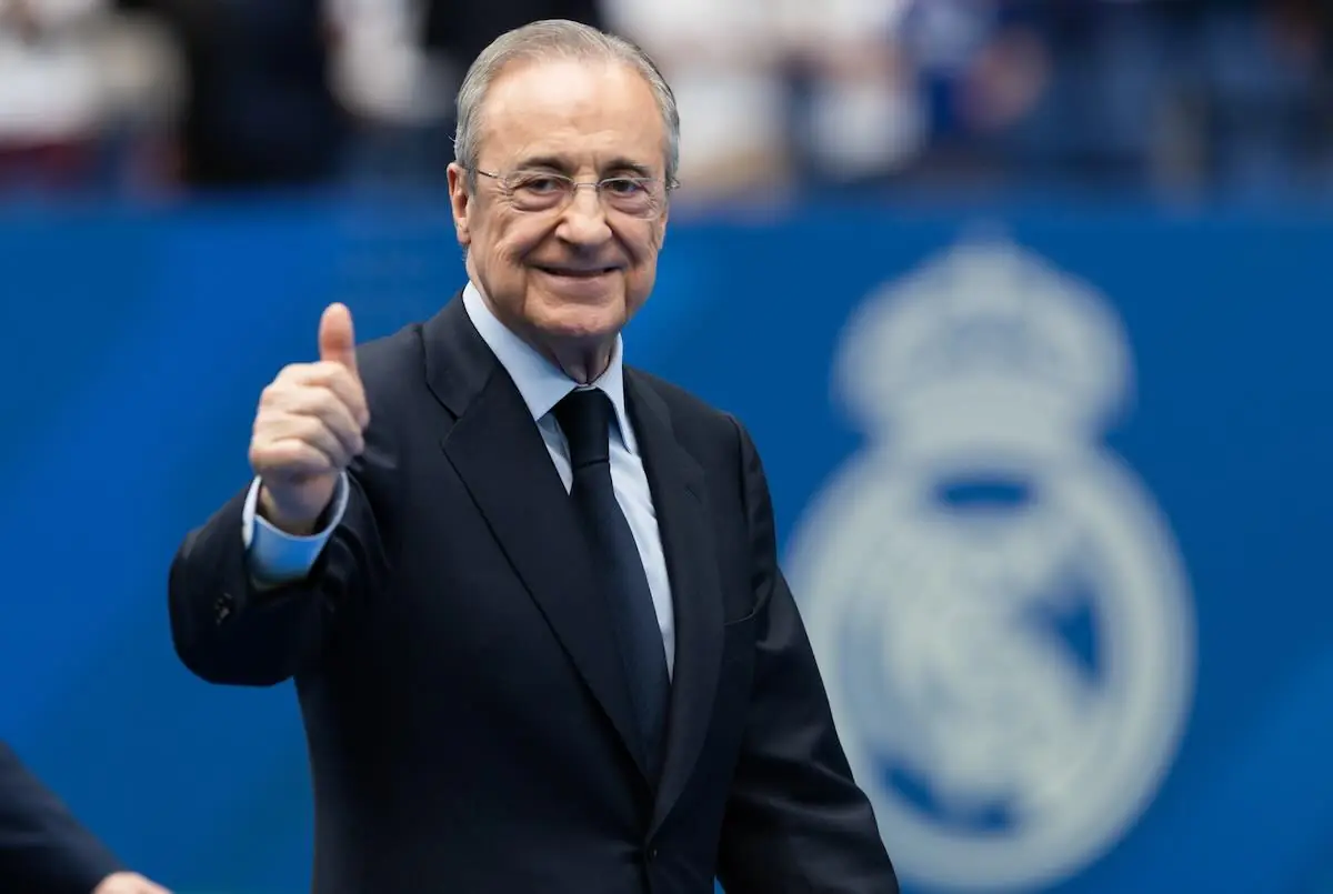 Florentino Perez fa ok con il pollice