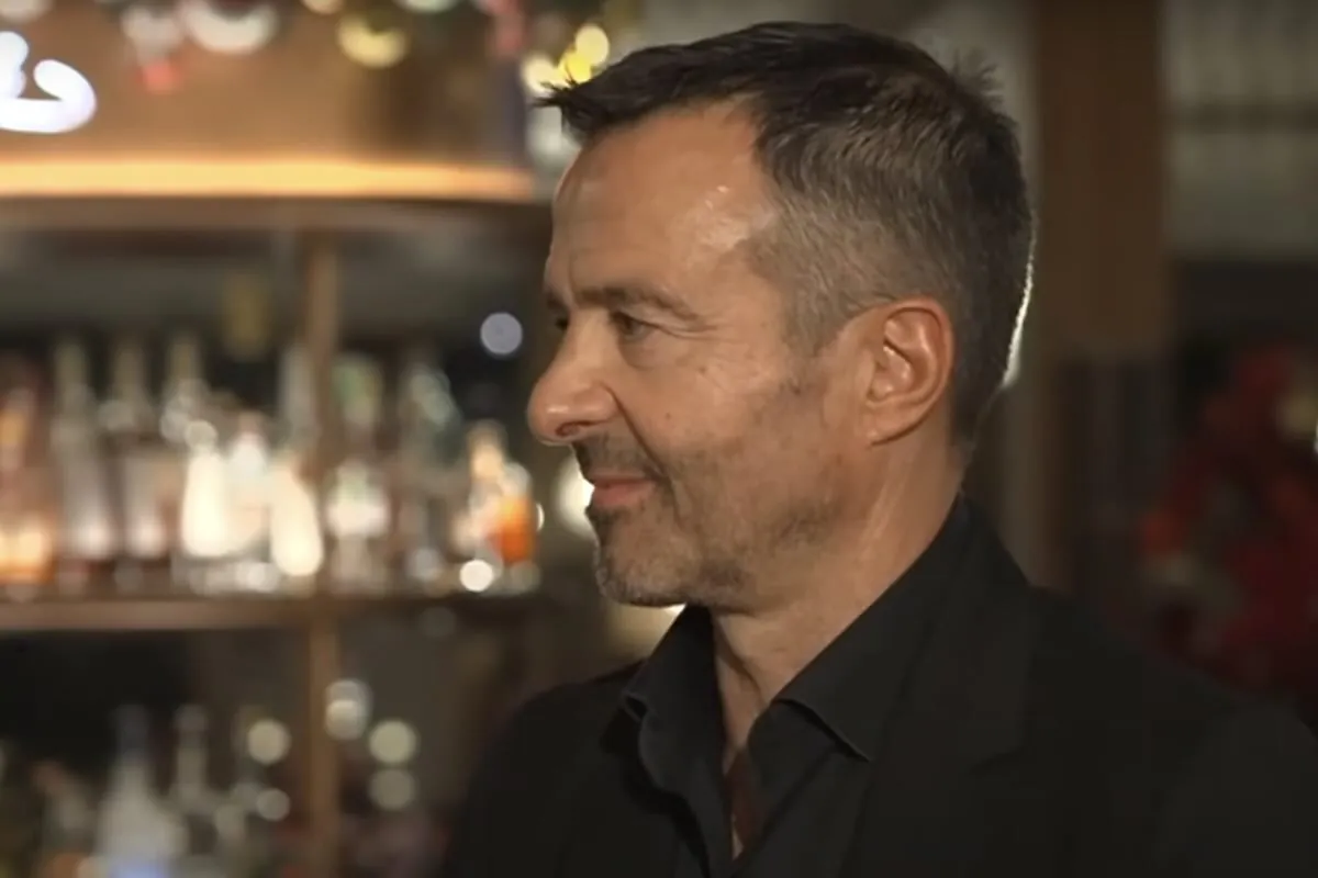 Mendes durante un'intervista