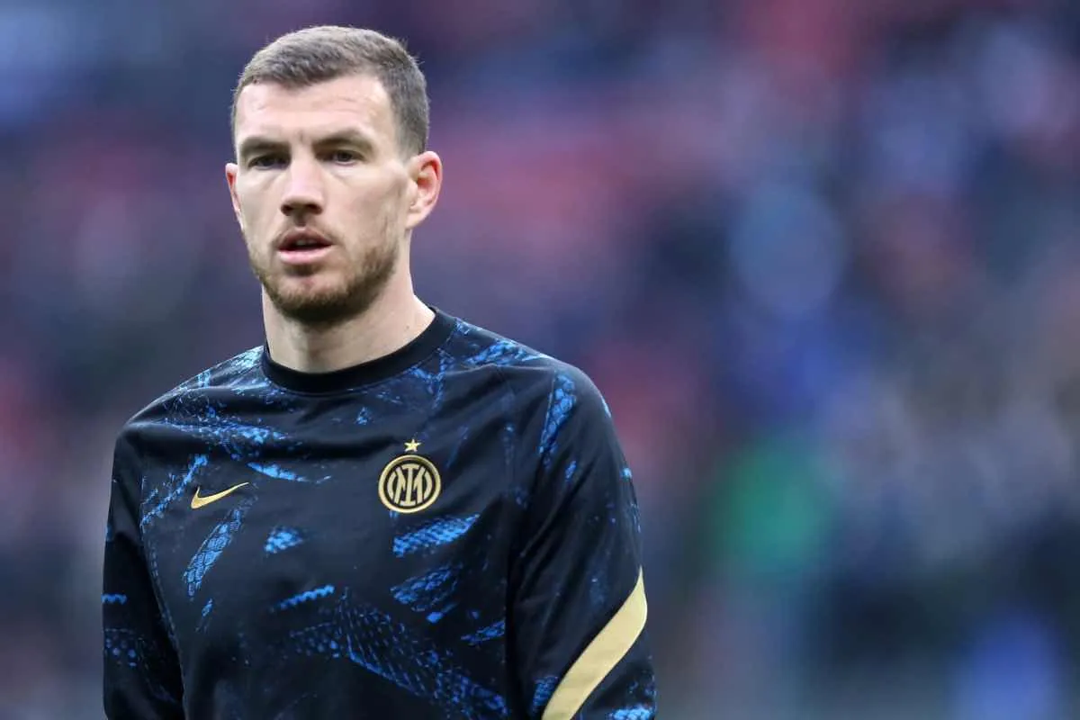 Edin Dzeko in primo piano