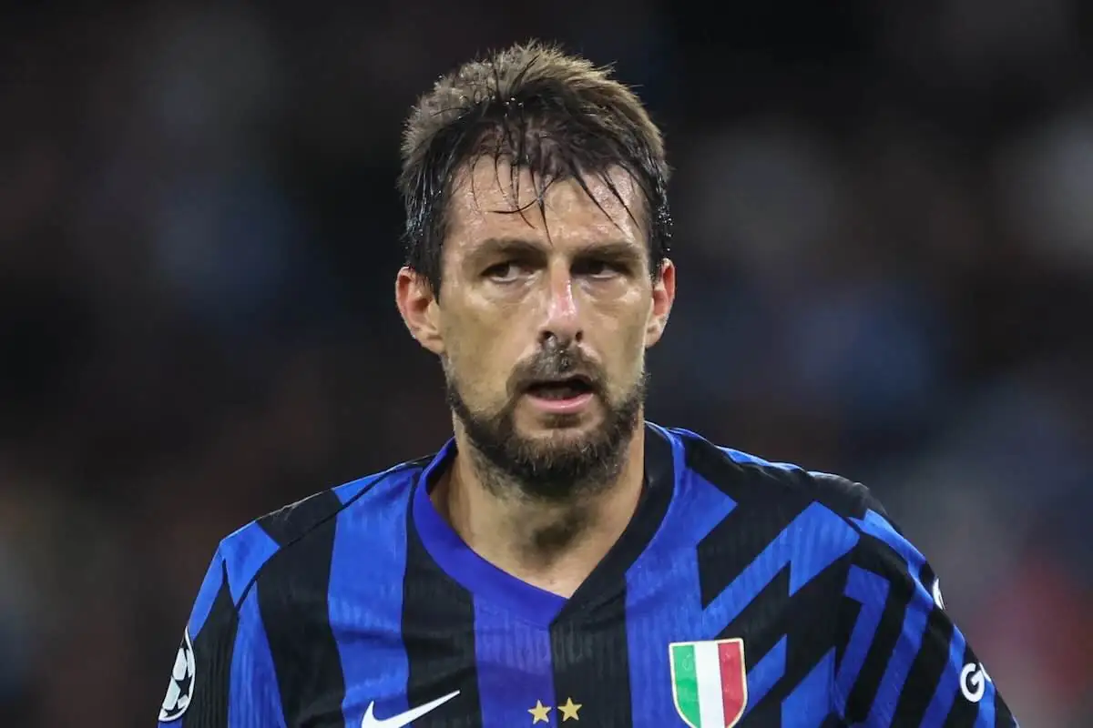 Acerbi durante una partita con la maglia dell'Inter