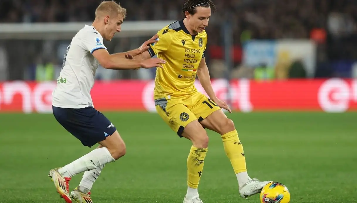 Isaksen Thauvin durante Lazio-Udinese