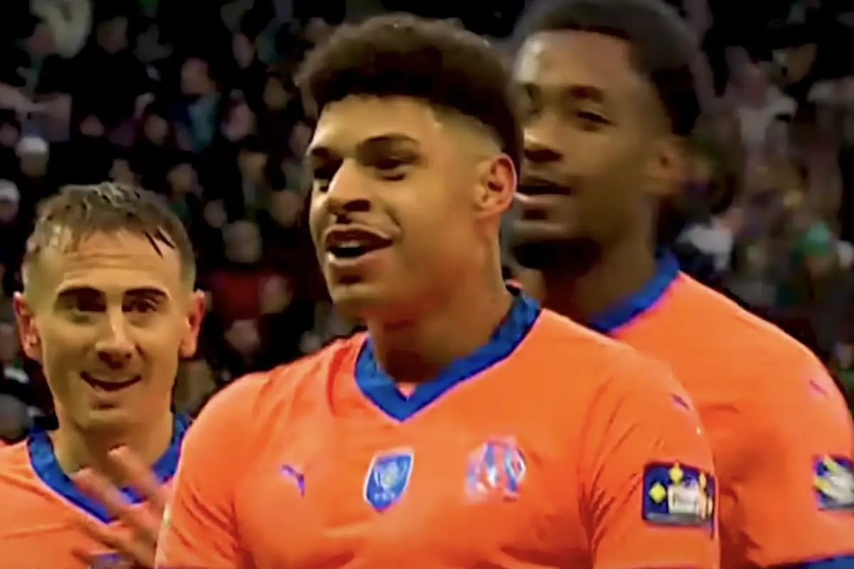 Luis Henrique festeggia dopo un gol