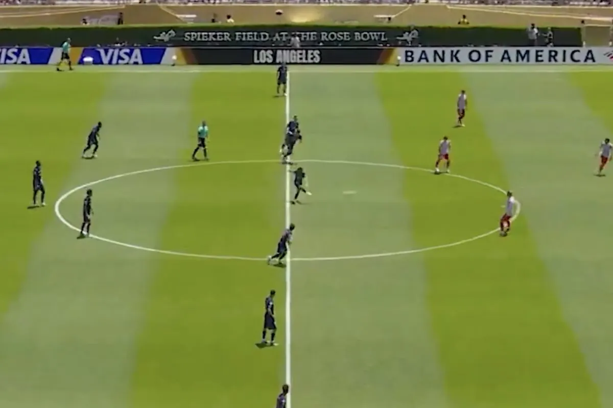 Il calcio d'inizio del Psg contro l'Atletico