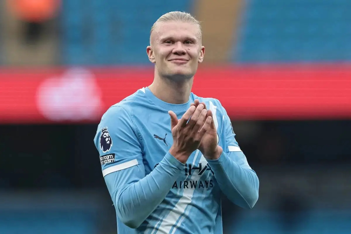 Erling Haaland applaude