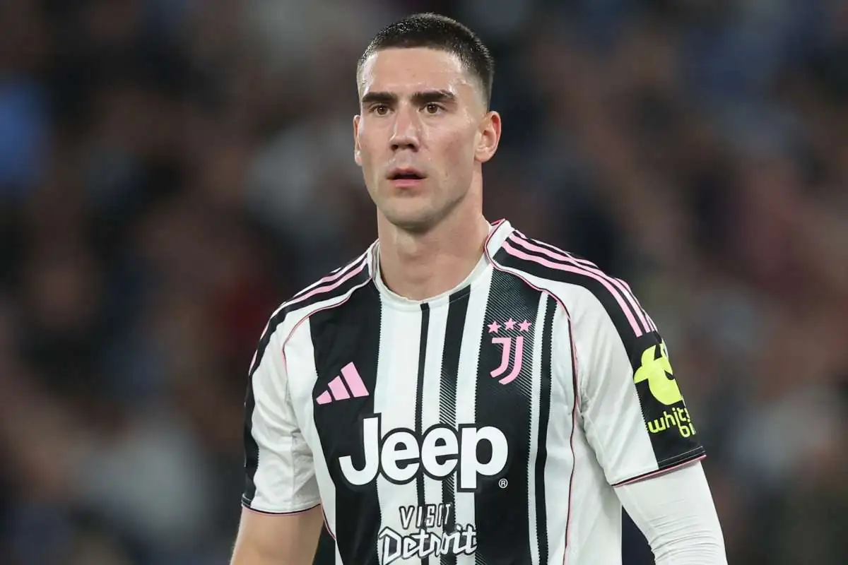 Dusan Vlahovic in campo con la maglia della Juve